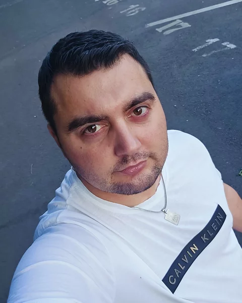 Buna vreau relatie cu o femeie sunt singur astept sa vorbim sa ne cunoastem